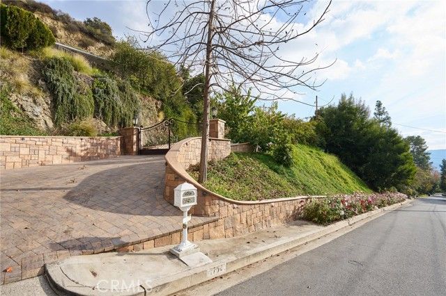 1752 Thurber Place, Burbank, CA 91501