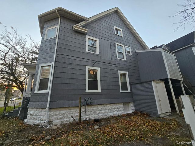 903 E Court Street, Flint, MI 48503