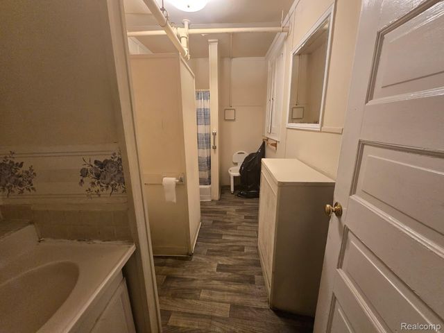 903 E Court Street, Flint, MI 48503