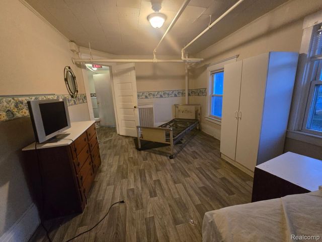 903 E Court Street, Flint, MI 48503