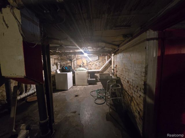 903 E Court Street, Flint, MI 48503