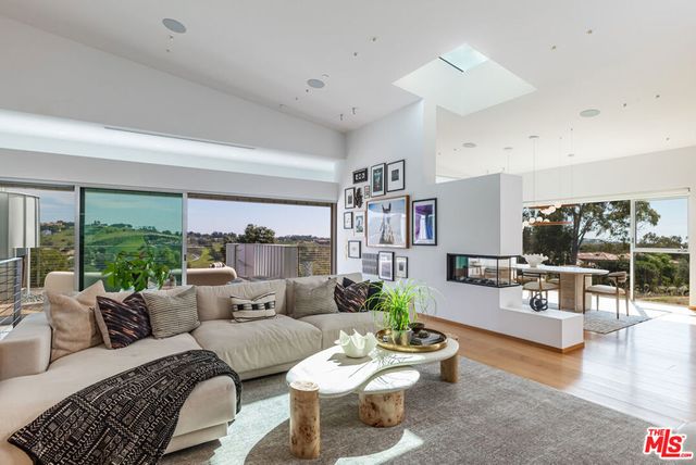 5932 Busch Drive, Malibu, CA 90265