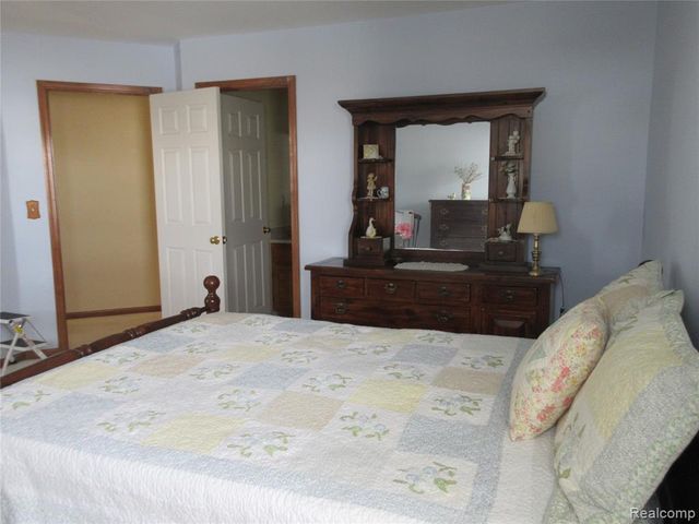 4660 Royal Cove Drive 5, Utica, MI 48316