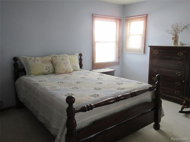 4660 Royal Cove Drive 5, Utica, MI 48316