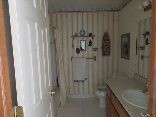 4660 Royal Cove Drive 5, Utica, MI 48316