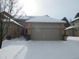 4660 Royal Cove Drive 5, Utica, MI 48316