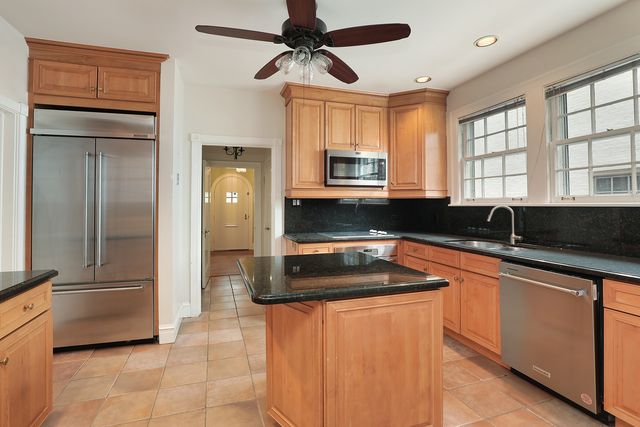 651 Brier Street, Kenilworth, IL 60043