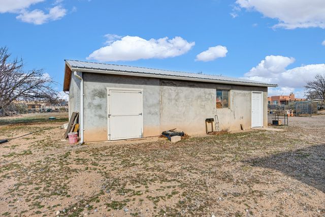 255 Calle De Blas, Corrales, NM 87048