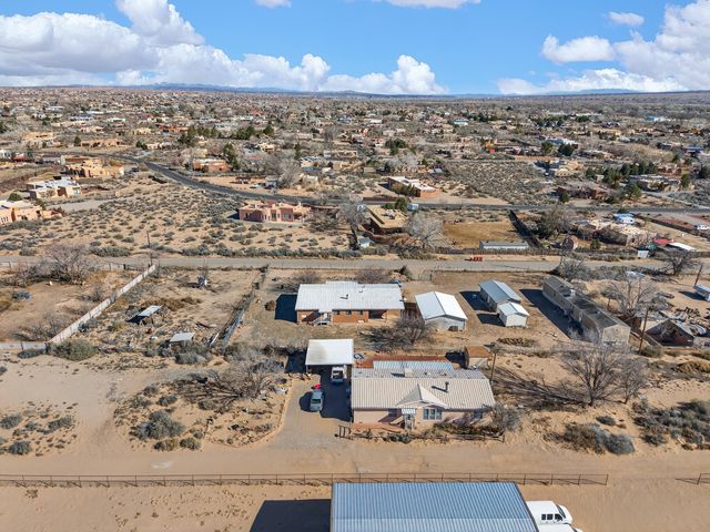 255 Calle De Blas, Corrales, NM 87048