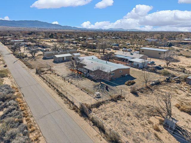 255 Calle De Blas, Corrales, NM 87048