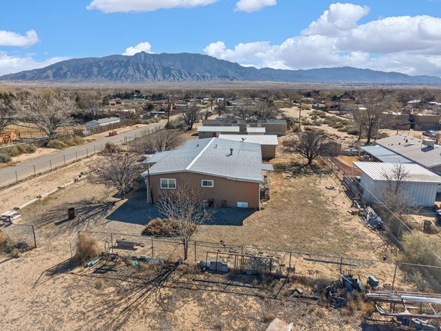 255 Calle De Blas, Corrales, NM 87048