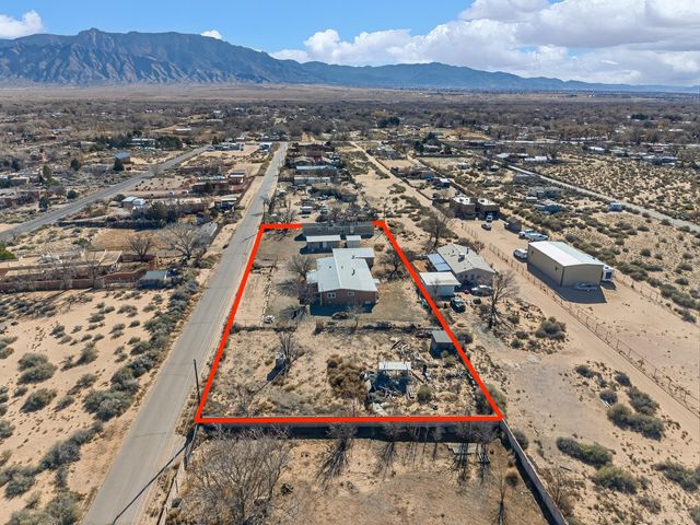 255 Calle De Blas, Corrales, NM 87048