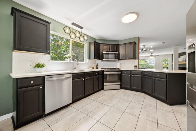 2327 Wright CIR, Round Rock, TX 78664