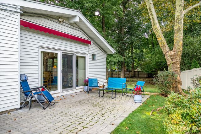 72 Stephenville Parkway, Edison, NJ 08820
