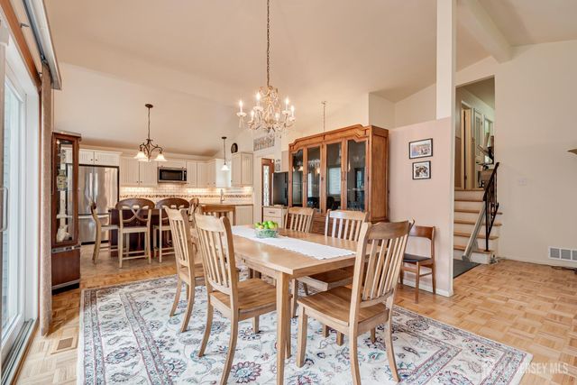 72 Stephenville Parkway, Edison, NJ 08820