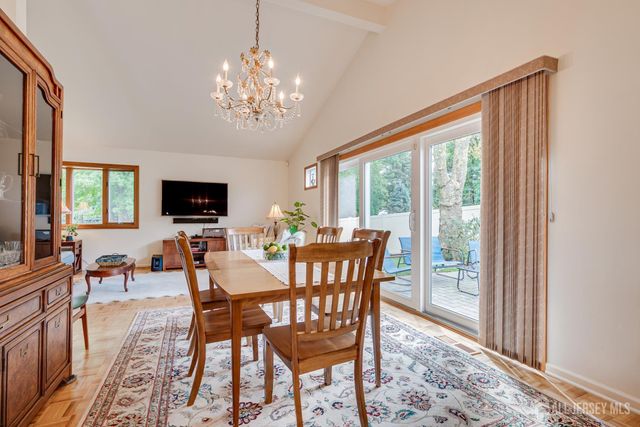 72 Stephenville Parkway, Edison, NJ 08820