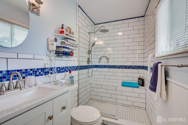 72 Stephenville Parkway, Edison, NJ 08820