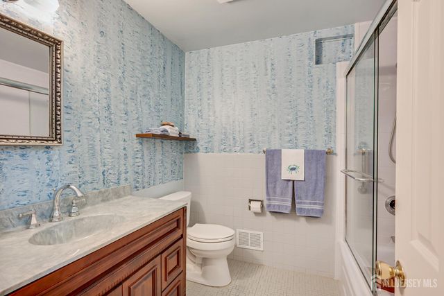 72 Stephenville Parkway, Edison, NJ 08820