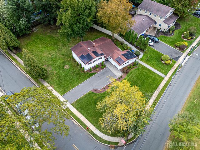 72 Stephenville Parkway, Edison, NJ 08820
