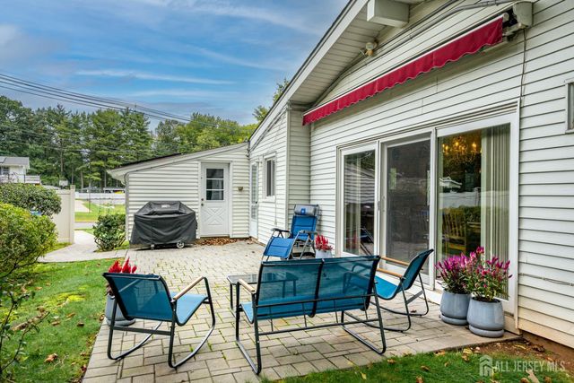 72 Stephenville Parkway, Edison, NJ 08820