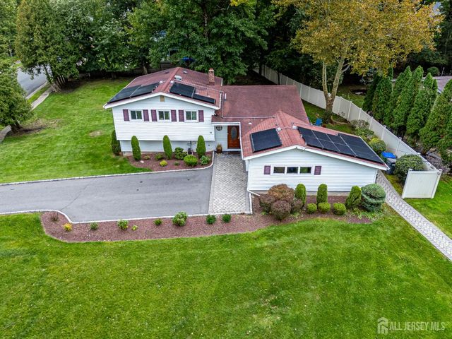 72 Stephenville Parkway, Edison, NJ 08820