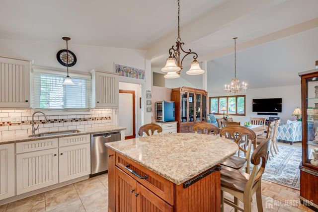 72 Stephenville Parkway, Edison, NJ 08820