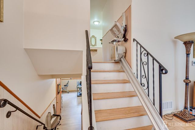 72 Stephenville Parkway, Edison, NJ 08820