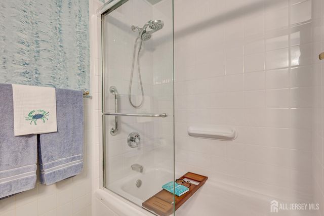 72 Stephenville Parkway, Edison, NJ 08820
