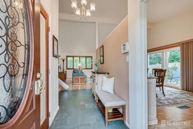 72 Stephenville Parkway, Edison, NJ 08820