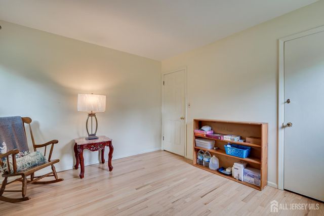 72 Stephenville Parkway, Edison, NJ 08820