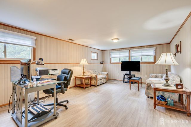 72 Stephenville Parkway, Edison, NJ 08820