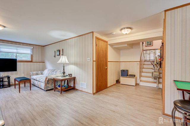 72 Stephenville Parkway, Edison, NJ 08820
