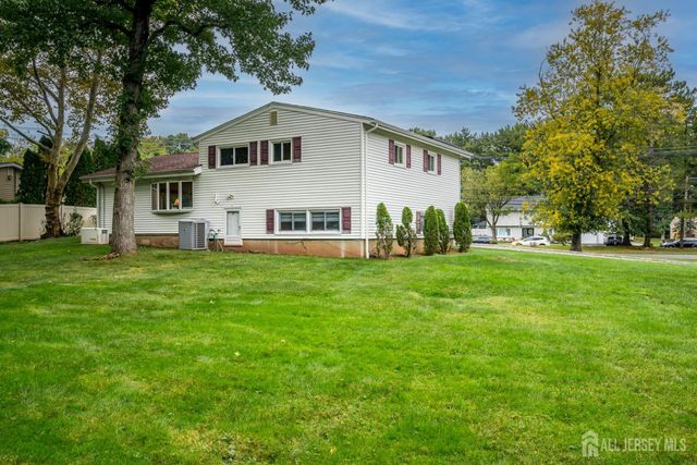 72 Stephenville Parkway, Edison, NJ 08820