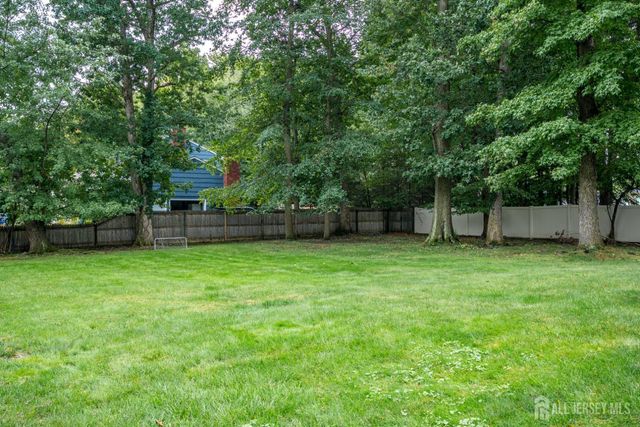 72 Stephenville Parkway, Edison, NJ 08820