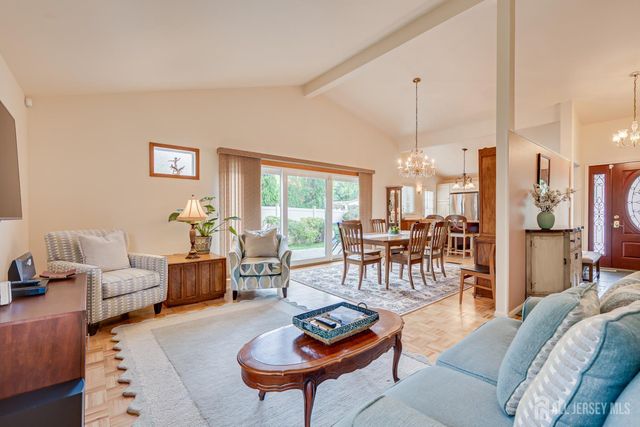 72 Stephenville Parkway, Edison, NJ 08820
