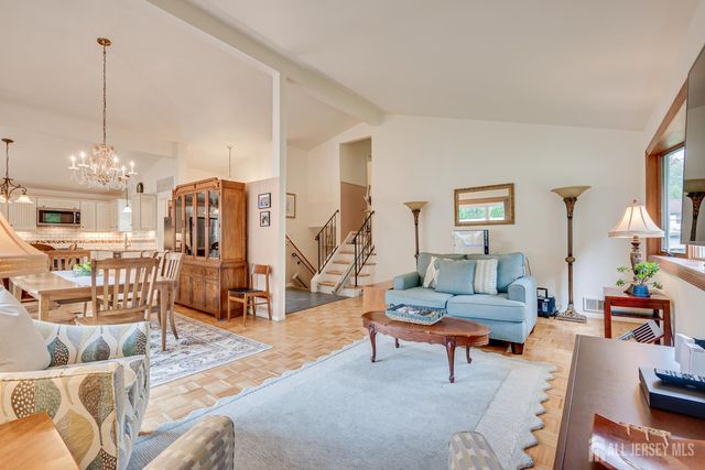 72 Stephenville Parkway, Edison, NJ 08820