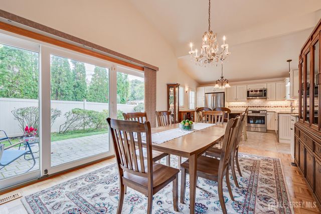 72 Stephenville Parkway, Edison, NJ 08820