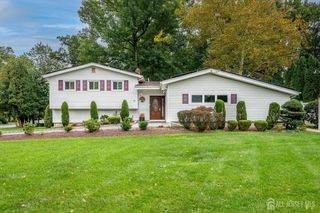 72 Stephenville Parkway, Edison, NJ 08820