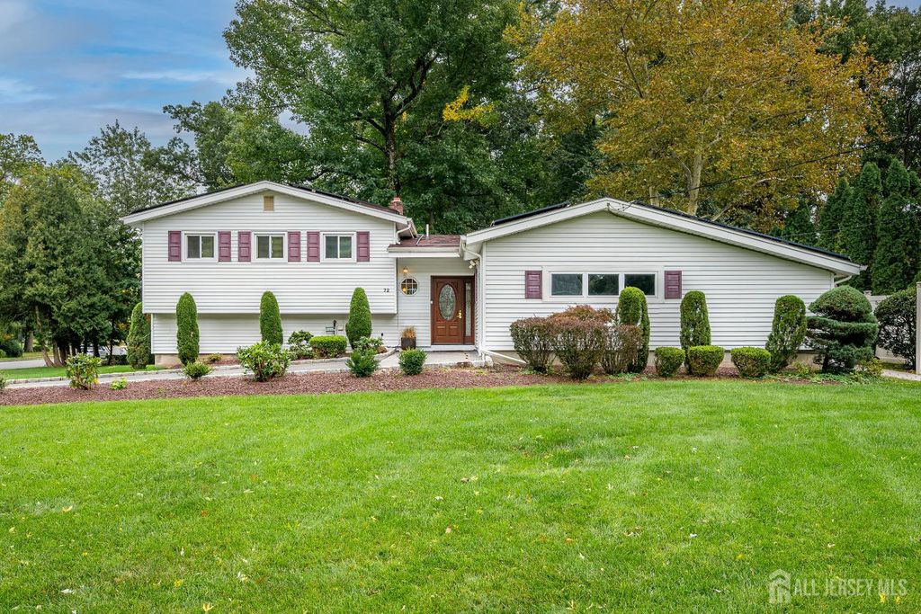 72 Stephenville Parkway, Edison, NJ 08820