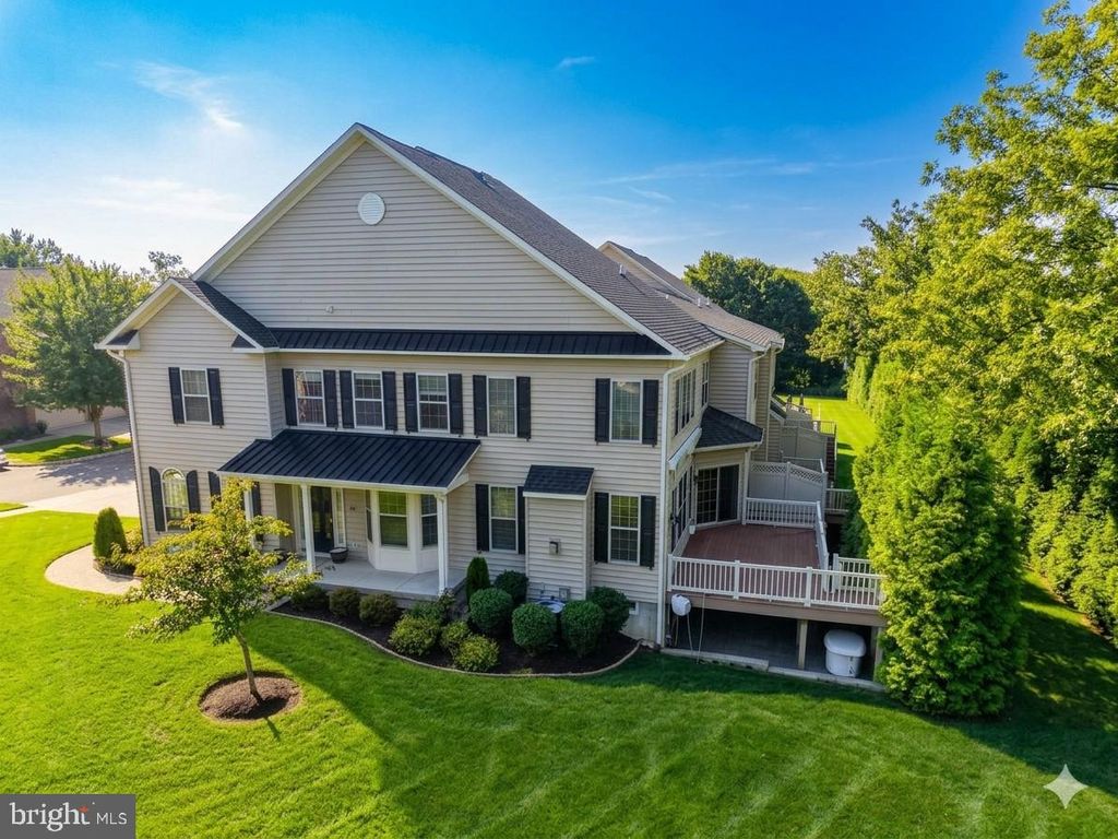 Image 2 of property listing at 209 SAINT JAMES DR, Langhorne, PA 19047