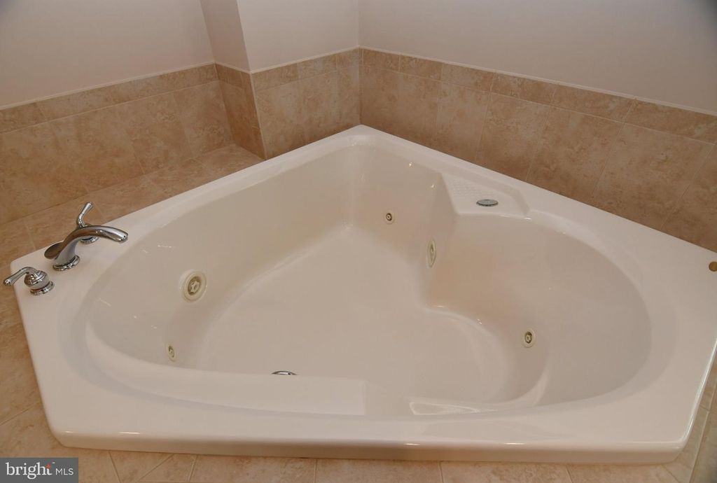 Image 20 of property listing at 209 SAINT JAMES DR, Langhorne, PA 19047