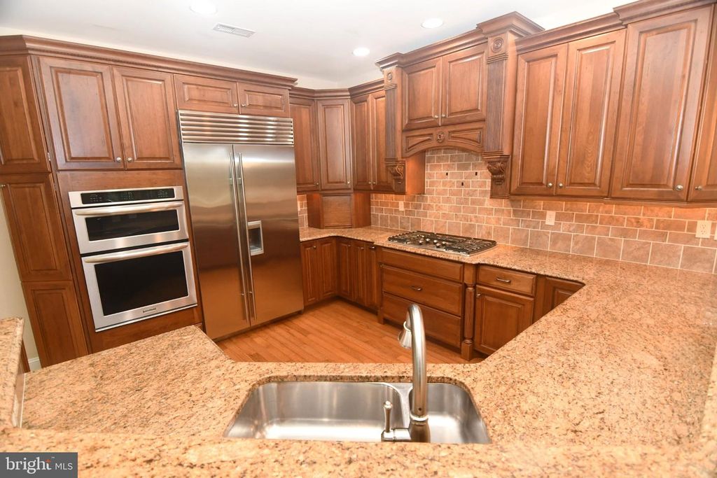 Image 9 of property listing at 209 SAINT JAMES DR, Langhorne, PA 19047