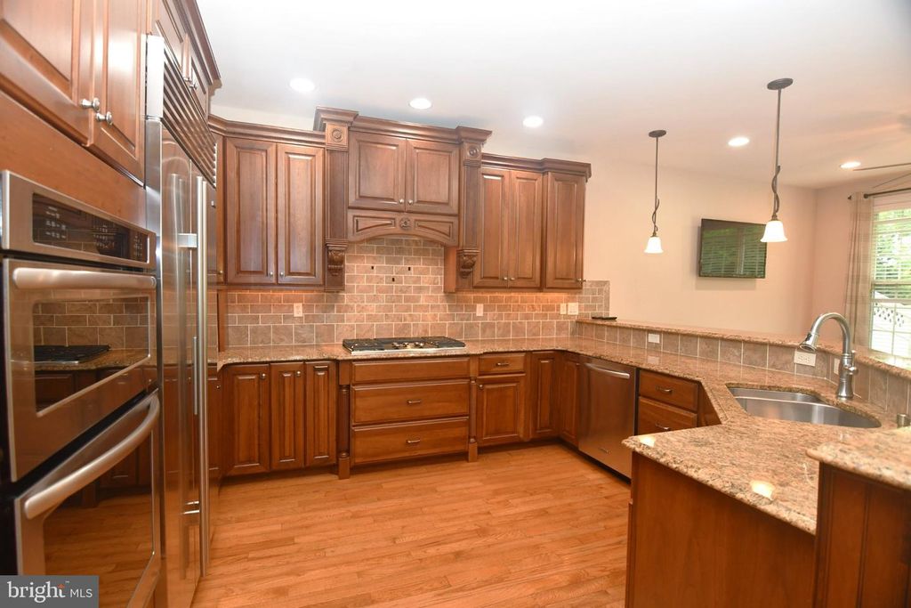 Image 10 of property listing at 209 SAINT JAMES DR, Langhorne, PA 19047