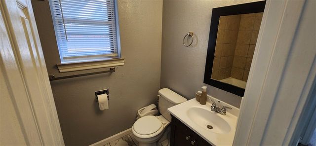 2315 NW 45th St, Lawton, OK 73505