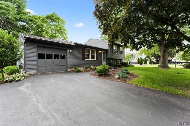 8329 Pansy Drive, Clay, NY 13027