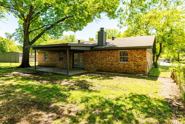 12 Brookhollow Circle, Gainesville, TX 76240