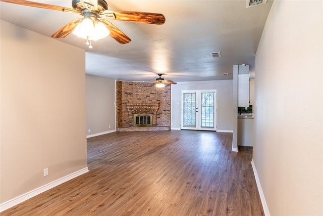 12 Brookhollow Circle, Gainesville, TX 76240