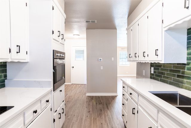 12 Brookhollow Circle, Gainesville, TX 76240