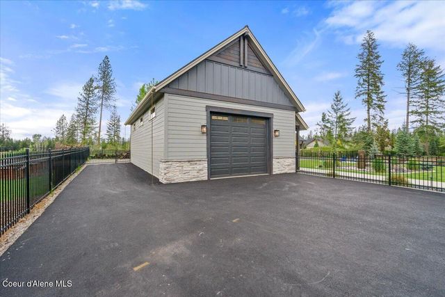 11633 N Spiraea LN, Hayden Lake, ID 83835