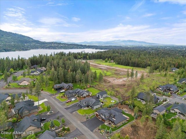11633 N Spiraea LN, Hayden Lake, ID 83835